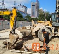 大鸡巴操女生的小穴免费视频高温下的坚守｜道路建设者用汗水铺就畅通路